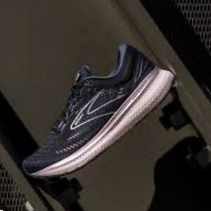 Brooks Glycerin 19 Running Shoes in Black and Pink